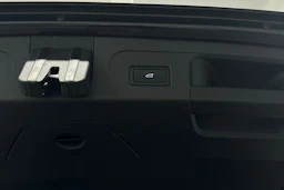 musta Volkswagen Touran 2021 kuva 34.