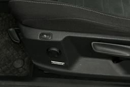 musta Volkswagen Touran 2021 kuva 36.