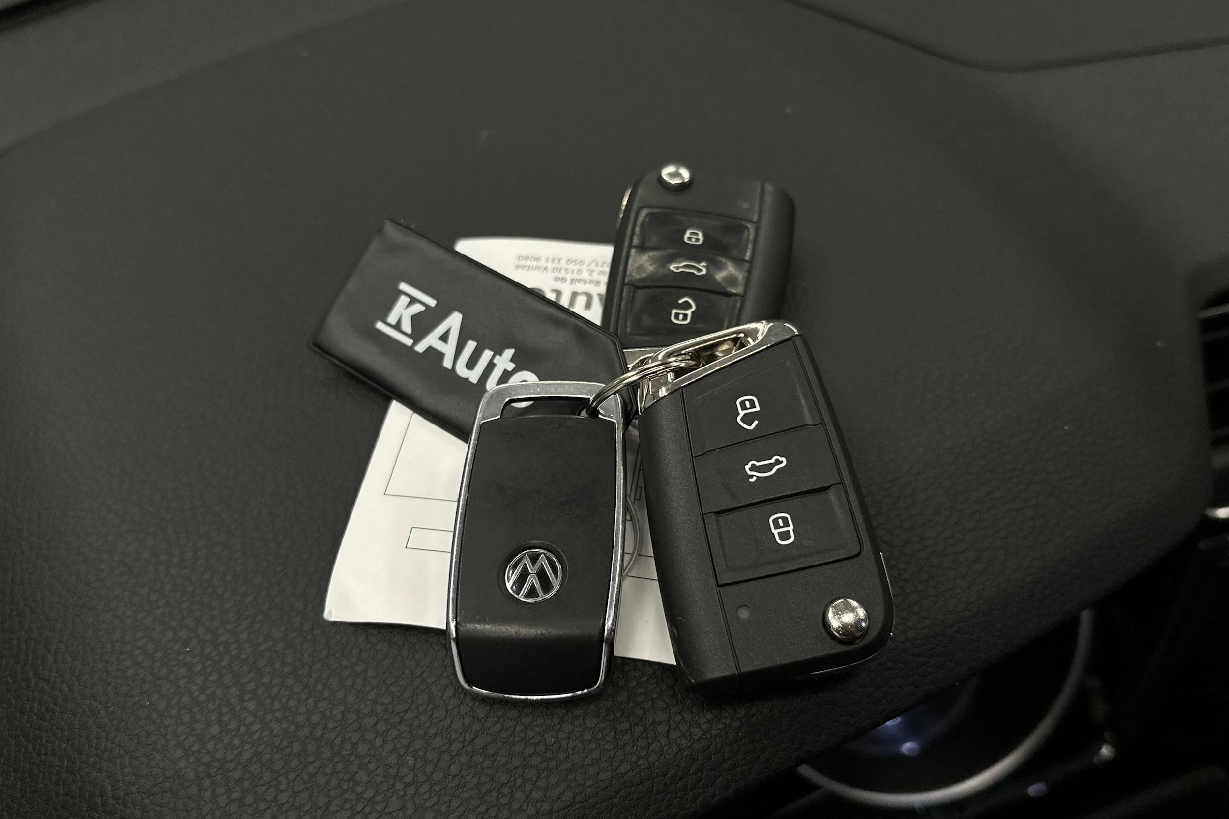musta Volkswagen Touran 2021 kuva 37.