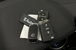 musta Volkswagen Touran 2021 kuva 37.