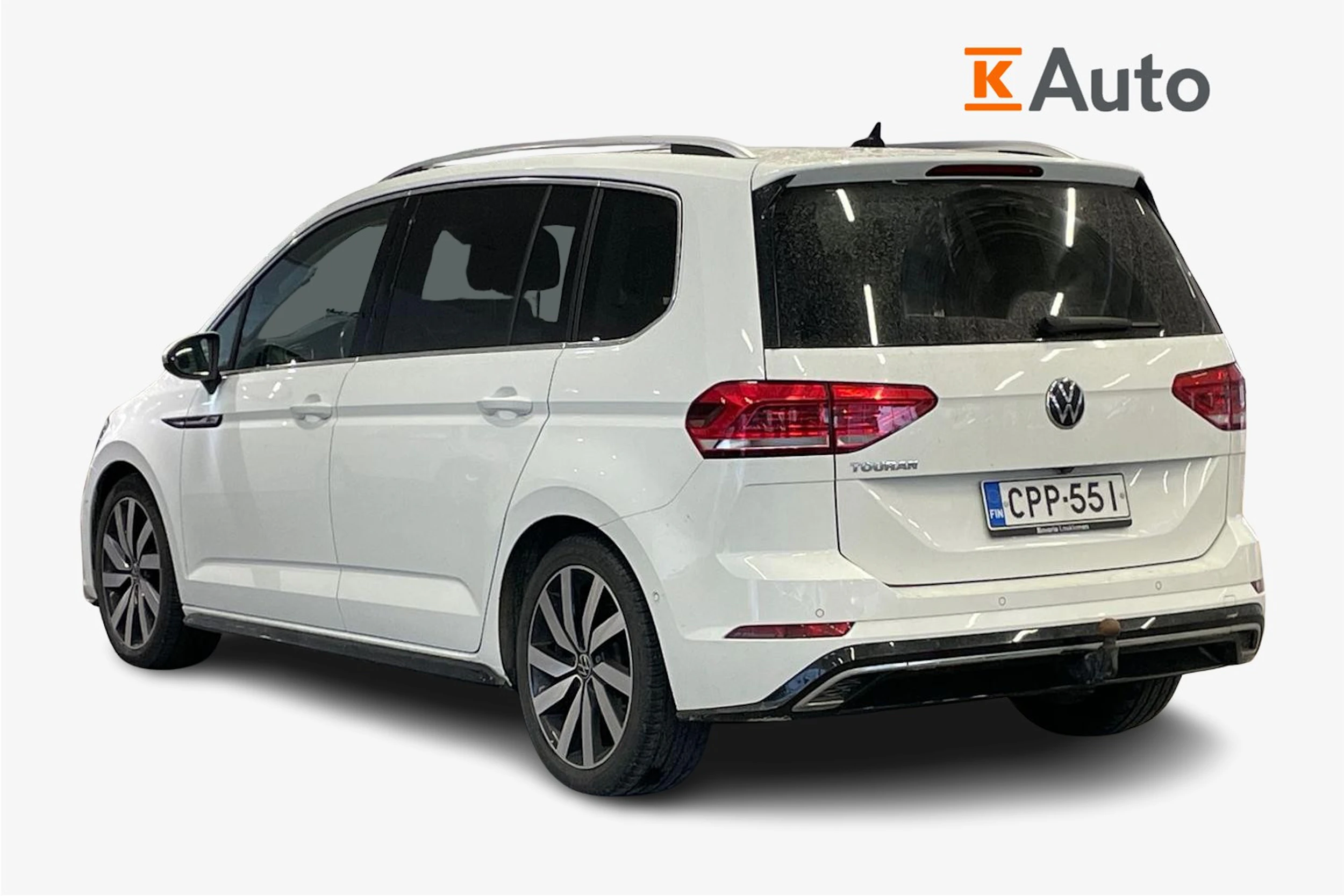 Valkoinen Volkswagen TOURAN 2021 kuva 2.