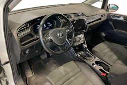 Valkoinen Volkswagen TOURAN 2021 kuva 3.