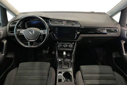 Valkoinen Volkswagen TOURAN 2021 kuva 7.