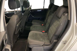 Valkoinen Volkswagen TOURAN 2021 kuva 8.