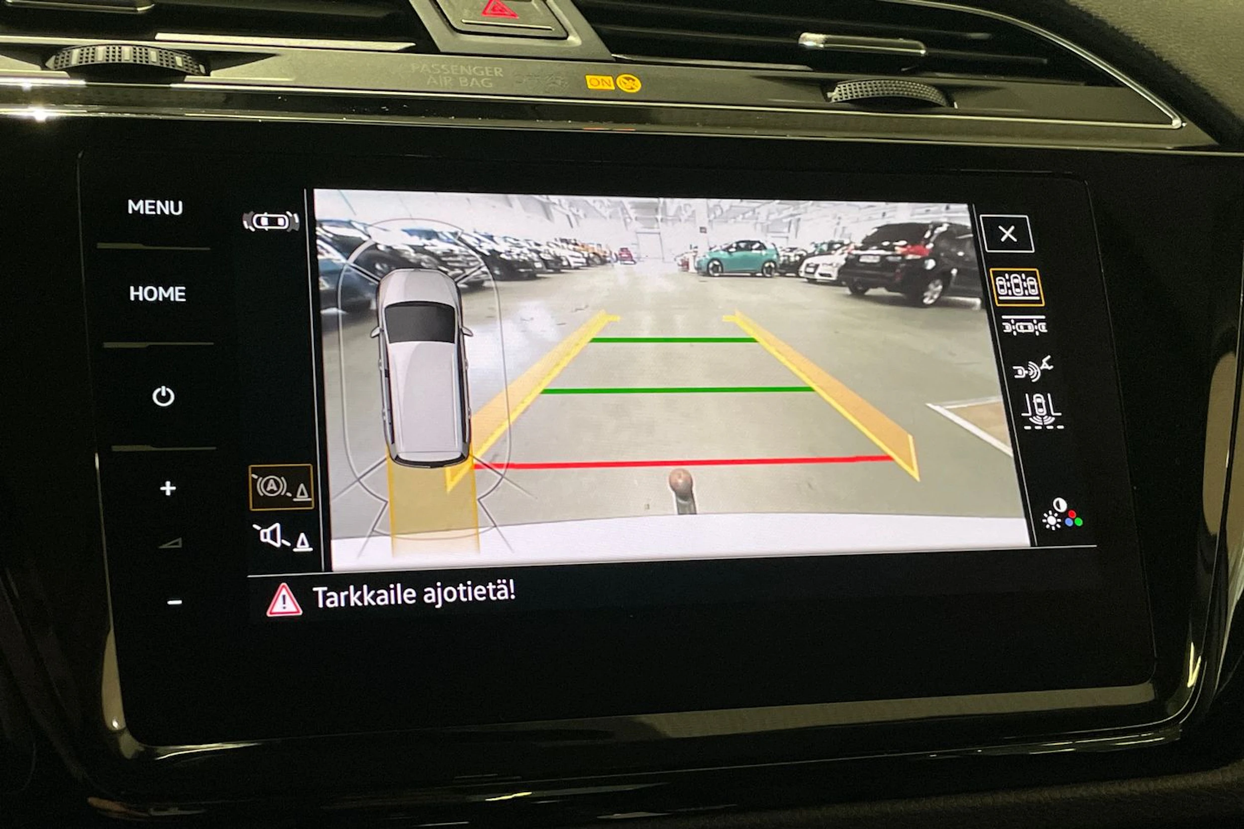 Valkoinen Volkswagen TOURAN 2021 kuva 11.