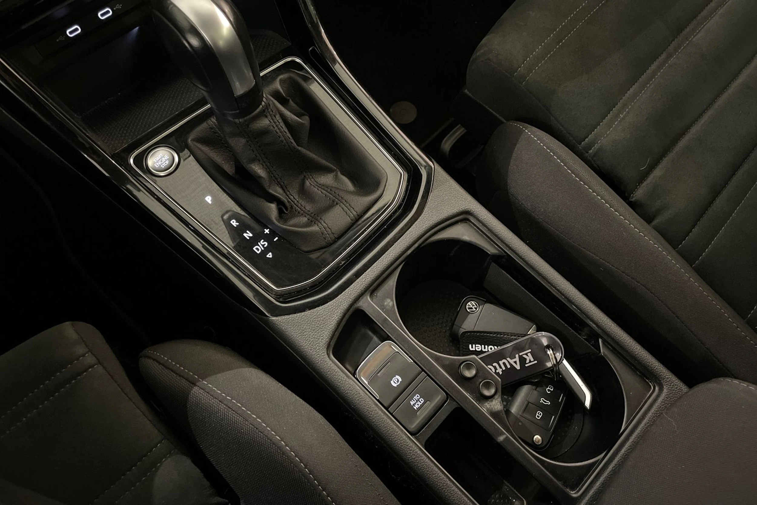 Valkoinen Volkswagen TOURAN 2021 kuva 18.