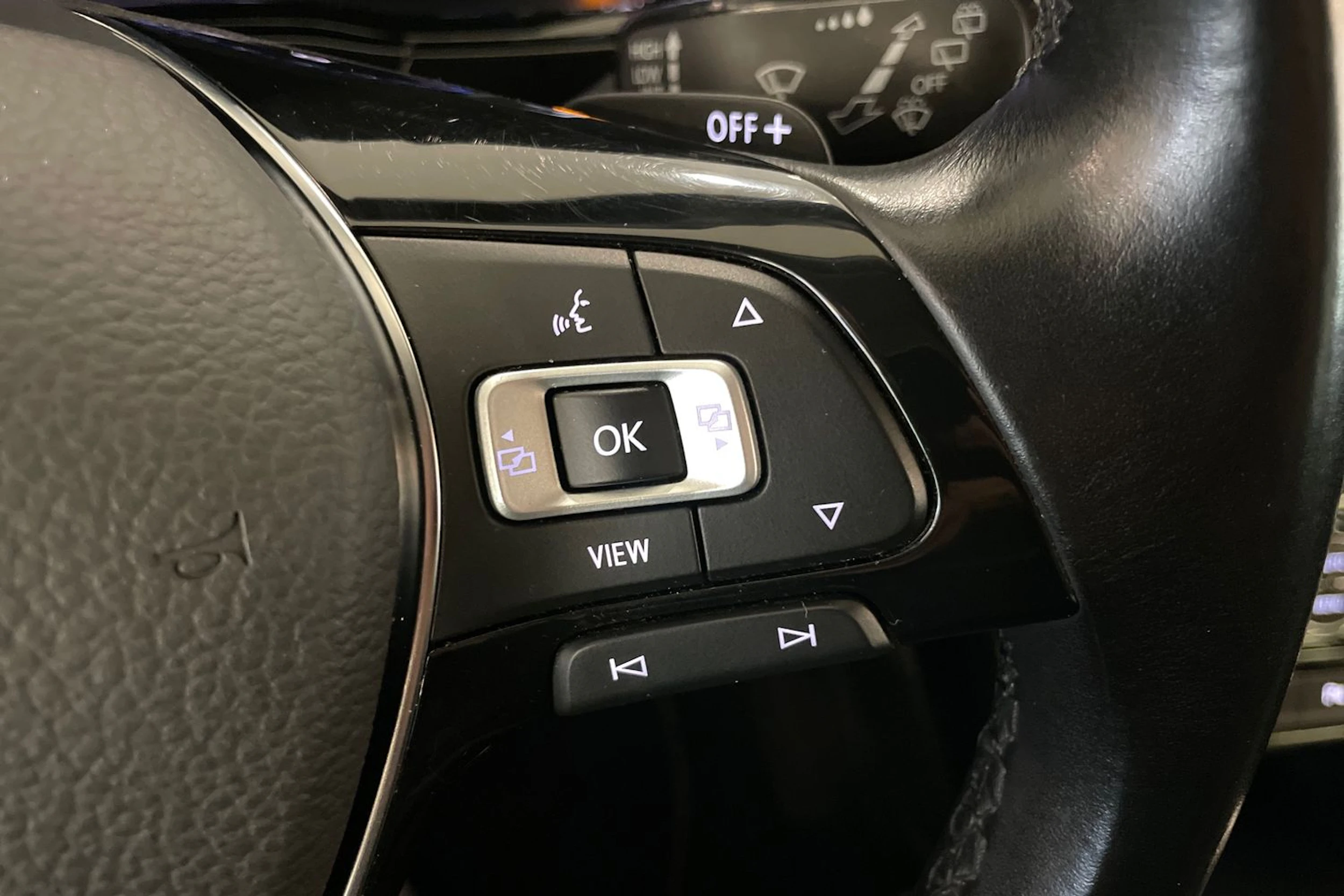 Valkoinen Volkswagen TOURAN 2021 kuva 20.