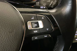 Valkoinen Volkswagen TOURAN 2021 kuva 20.