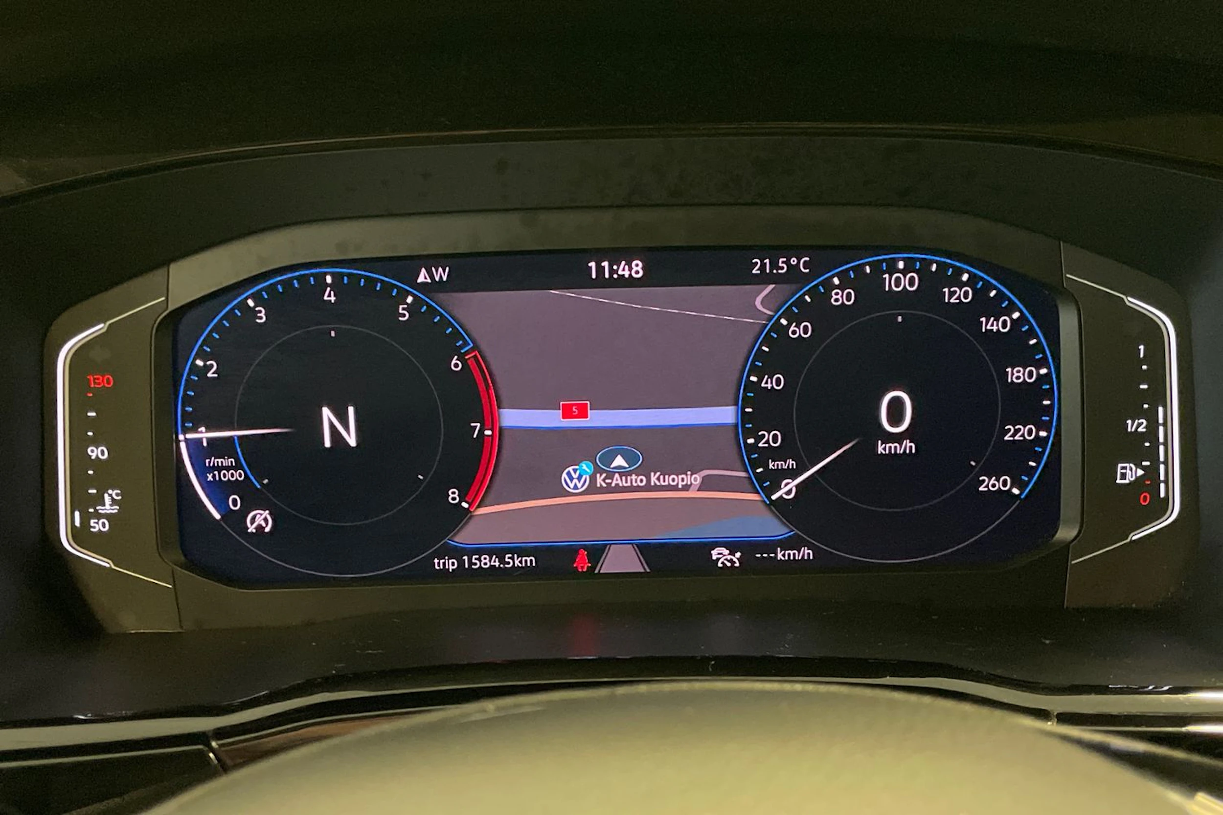 Valkoinen Volkswagen TOURAN 2021 kuva 21.