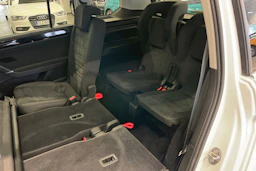 Valkoinen Volkswagen TOURAN 2021 kuva 23.