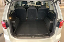 Valkoinen Volkswagen TOURAN 2021 kuva 27.