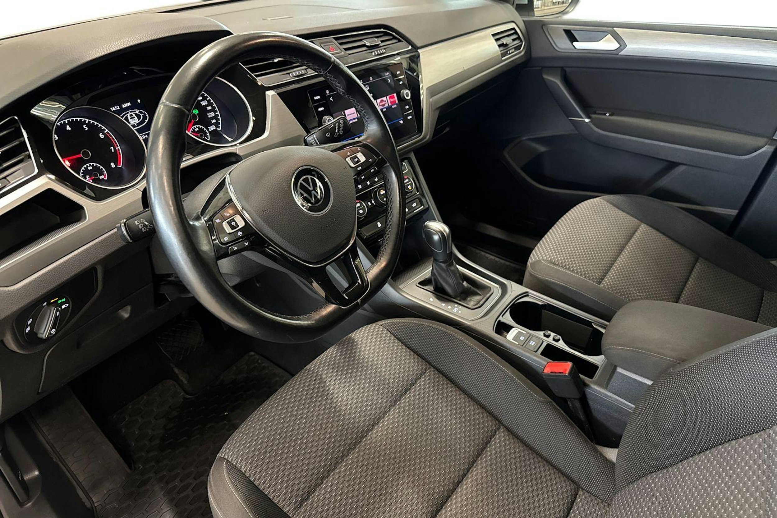hopea Volkswagen Touran 2021 kuva 7.