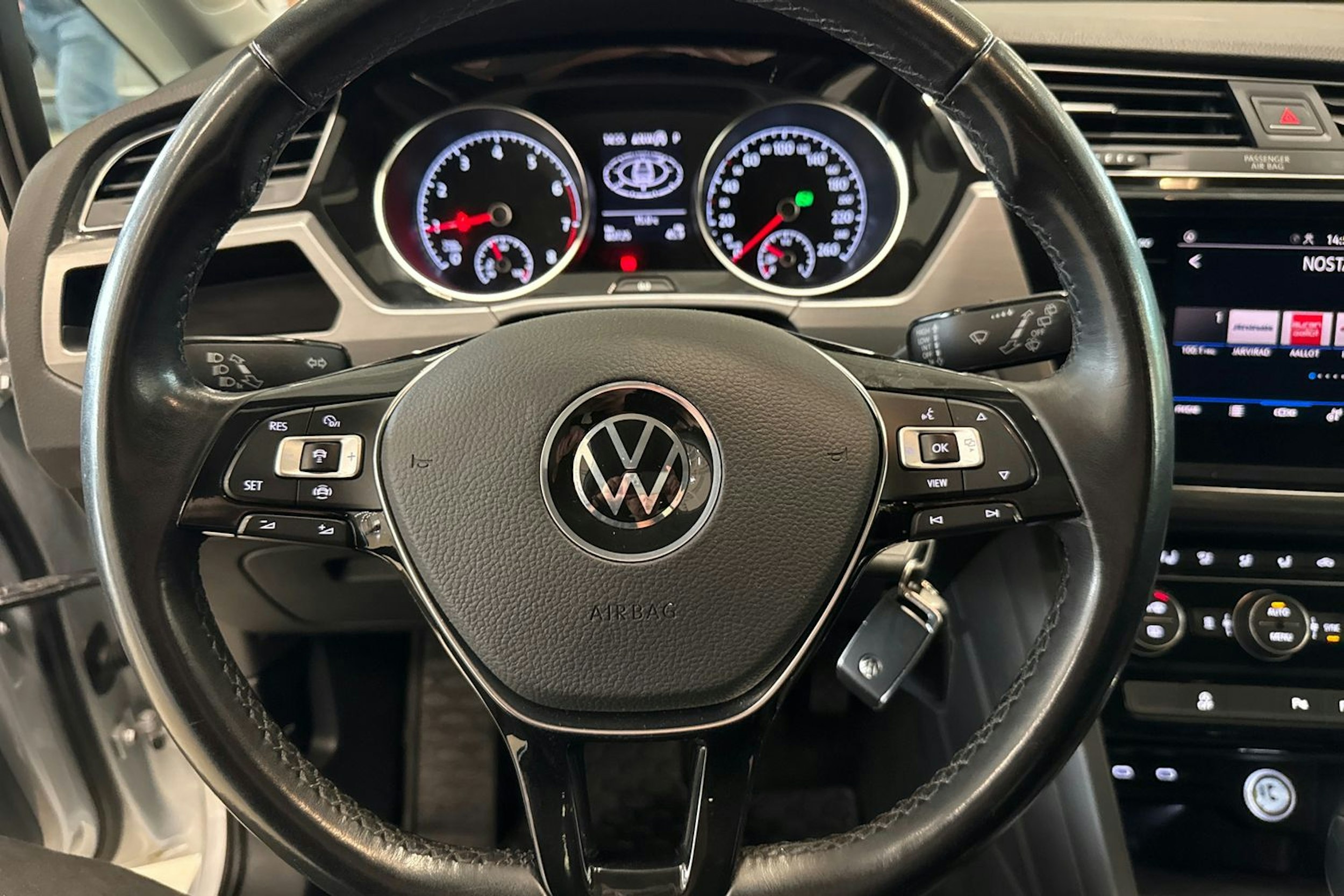 hopea Volkswagen Touran 2021 kuva 23.