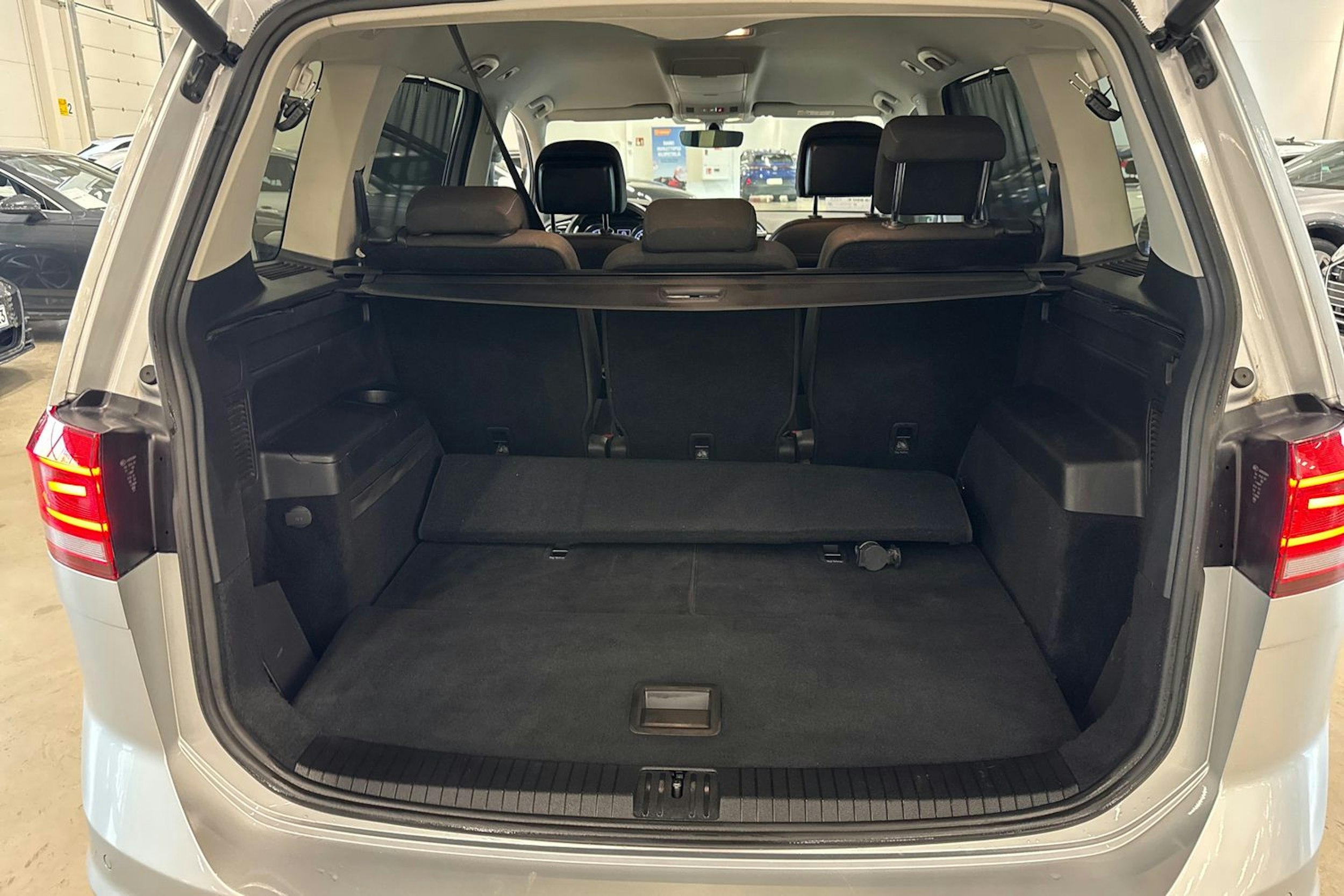 hopea Volkswagen Touran 2021 kuva 26.