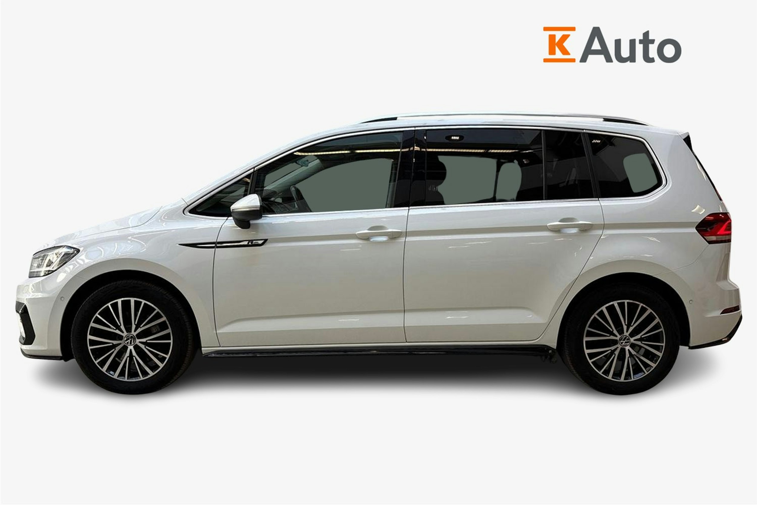 valkoinen Volkswagen Touran 2022 kuva 5.