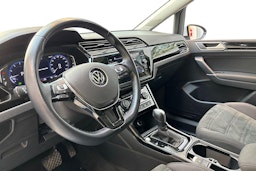 valkoinen Volkswagen Touran 2022 kuva 6.