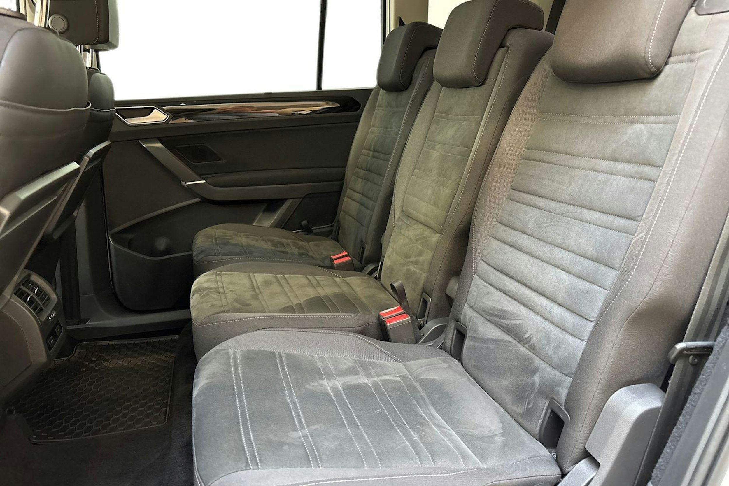 valkoinen Volkswagen Touran 2022 kuva 8.