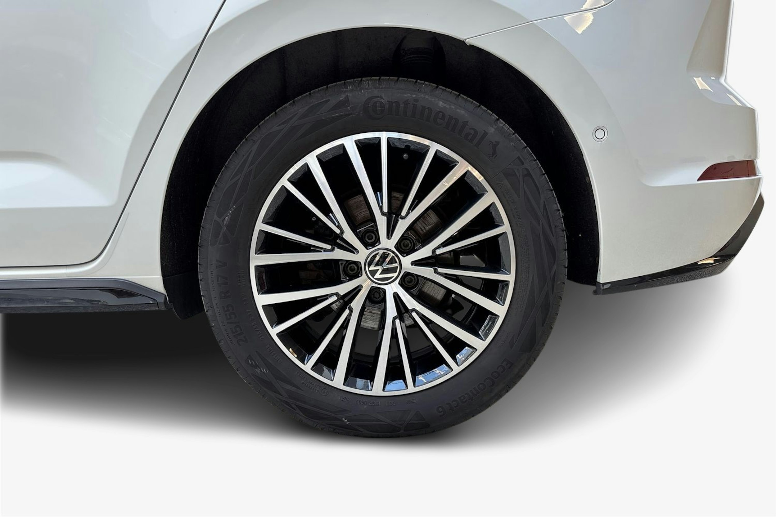 valkoinen Volkswagen Touran 2022 kuva 9.