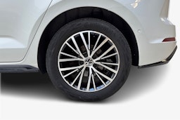 valkoinen Volkswagen Touran 2022 kuva 9.
