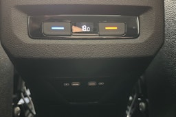 valkoinen Volkswagen Touran 2022 kuva 11.