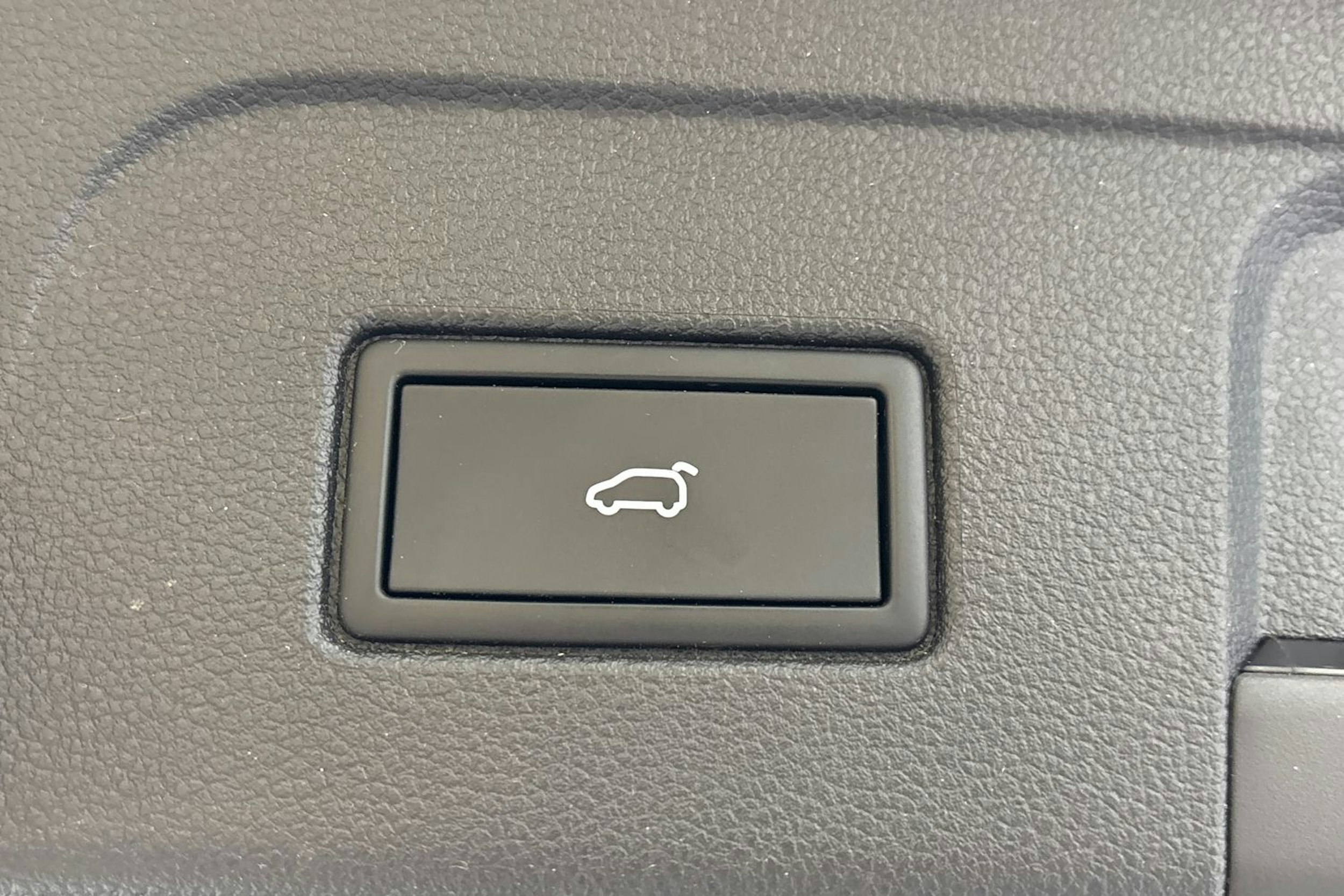 valkoinen Volkswagen Touran 2022 kuva 14.