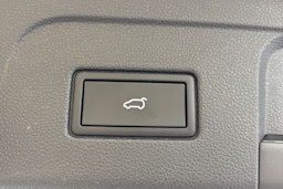 valkoinen Volkswagen Touran 2022 kuva 14.