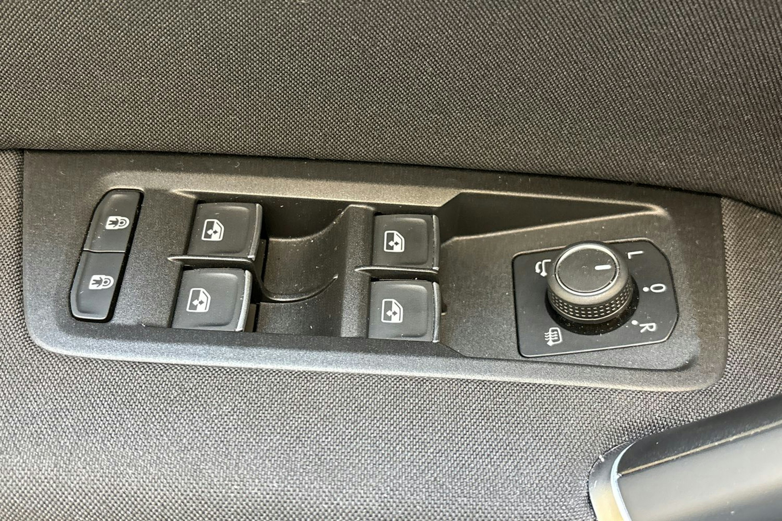 valkoinen Volkswagen Touran 2022 kuva 16.