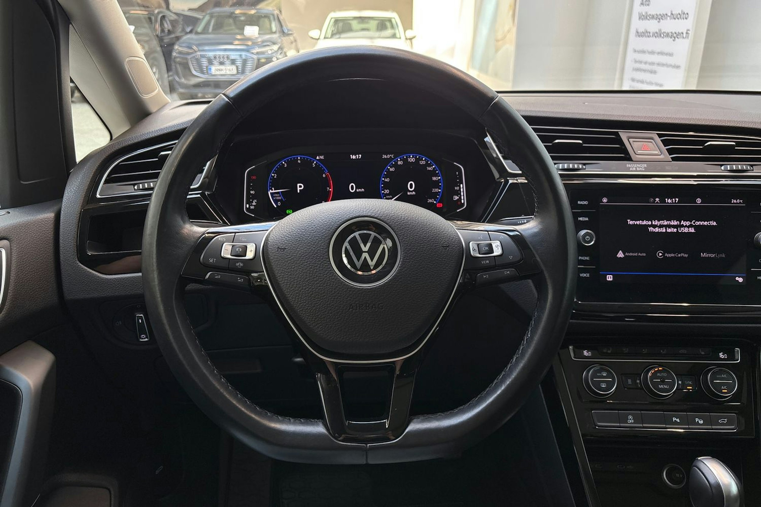 valkoinen Volkswagen Touran 2022 kuva 21.