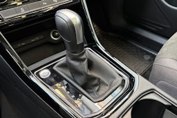 valkoinen Volkswagen Touran 2022 kuva 28.