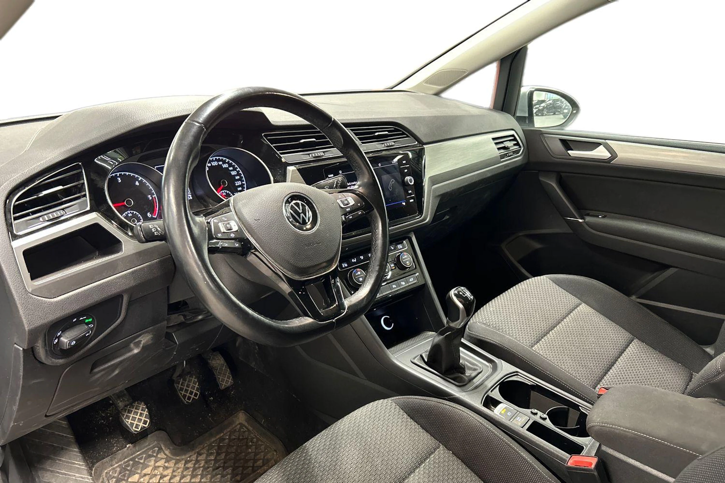 harmaa Volkswagen Touran 2022 kuva 3.