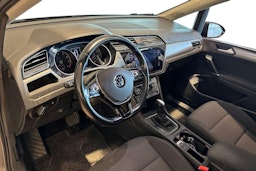harmaa Volkswagen Touran 2022 kuva 3.