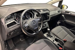 harmaa Volkswagen Touran 2022 kuva 7.