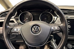 harmaa Volkswagen Touran 2022 kuva 9.