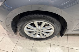 harmaa Volkswagen Touran 2022 kuva 13.