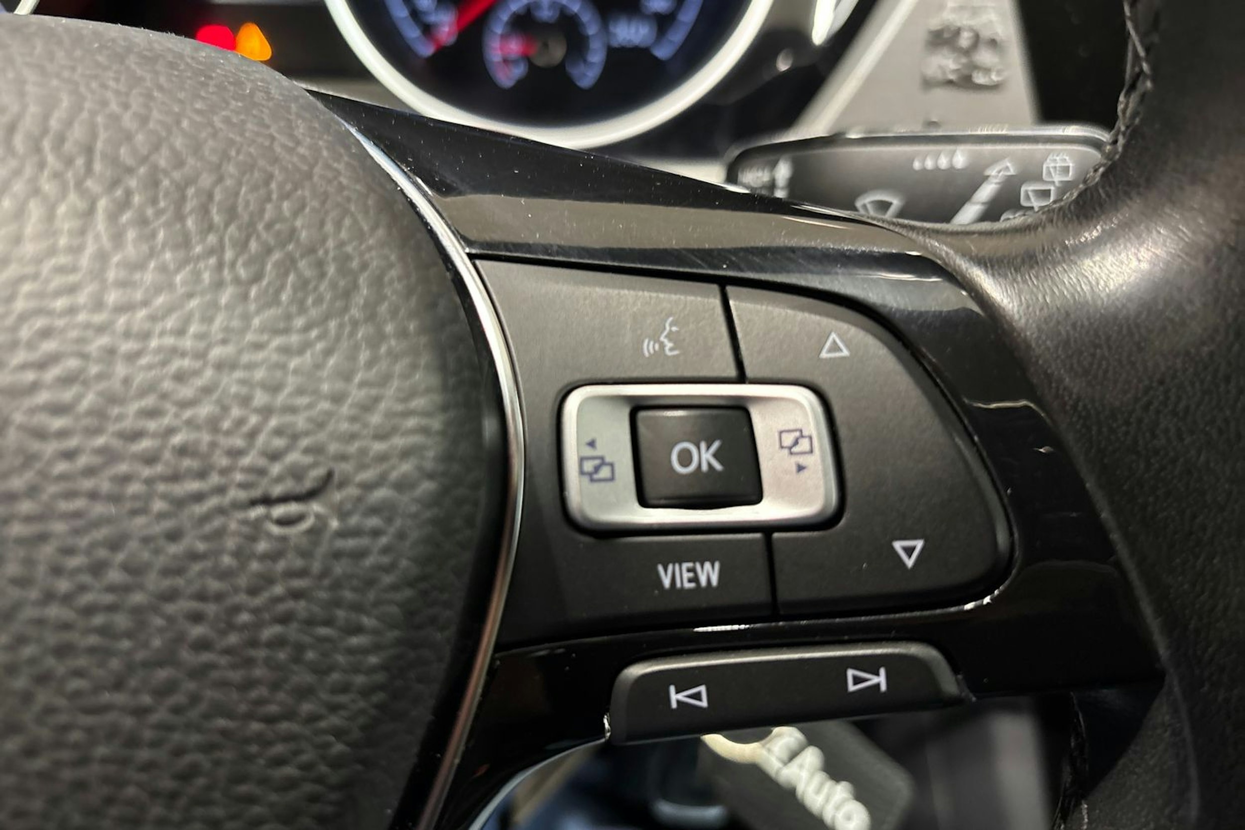 harmaa Volkswagen Touran 2022 kuva 15.