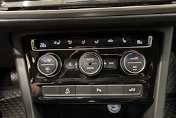 harmaa Volkswagen Touran 2022 kuva 20.