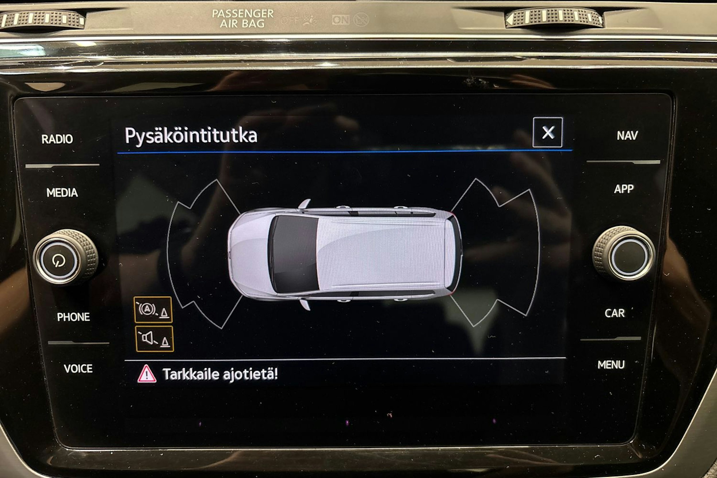 harmaa Volkswagen Touran 2022 kuva 21.