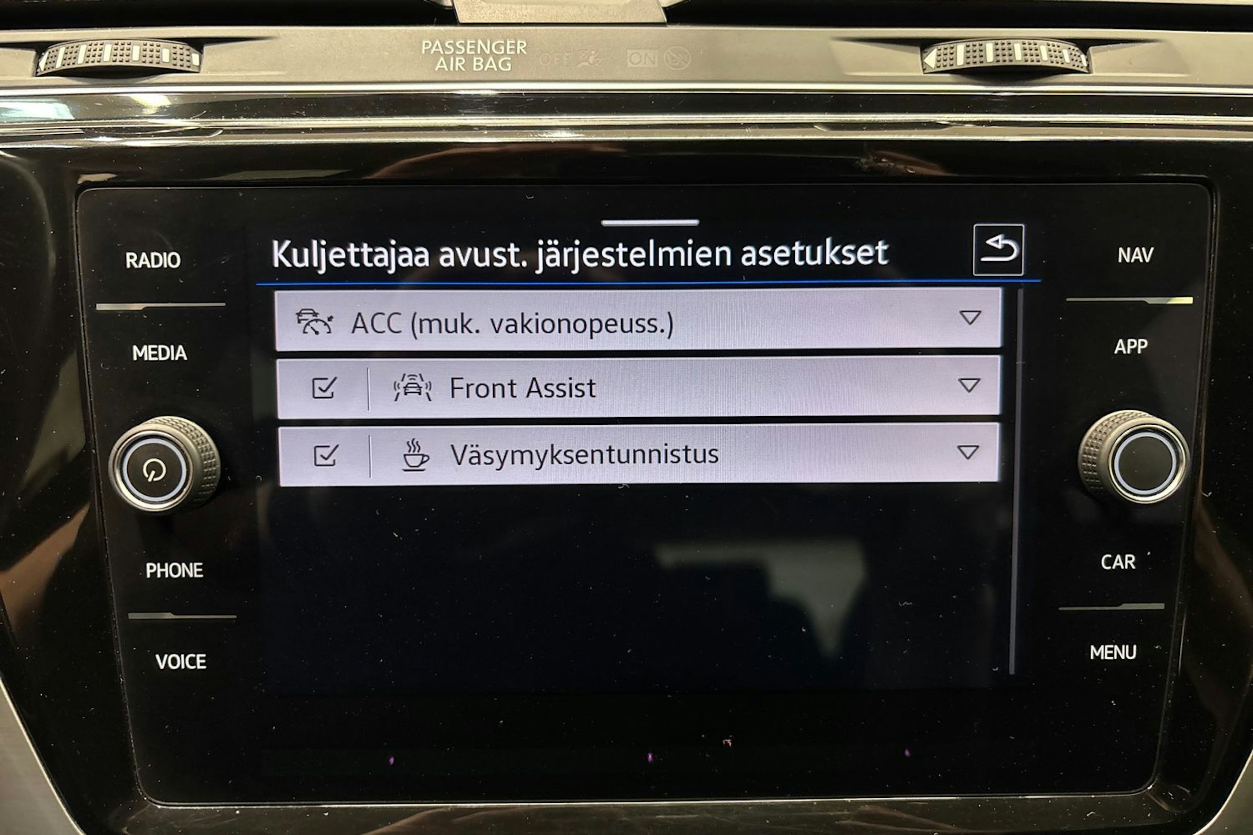 harmaa Volkswagen Touran 2022 kuva 22.