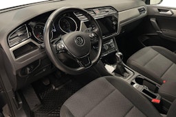 harmaa Volkswagen Touran 2022 kuva 7.