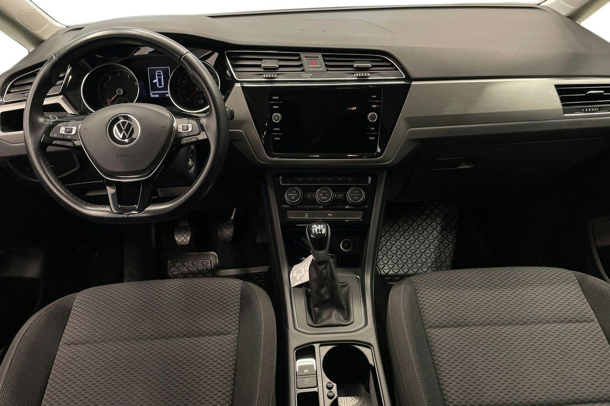 harmaa Volkswagen Touran 2022 kuva 9.