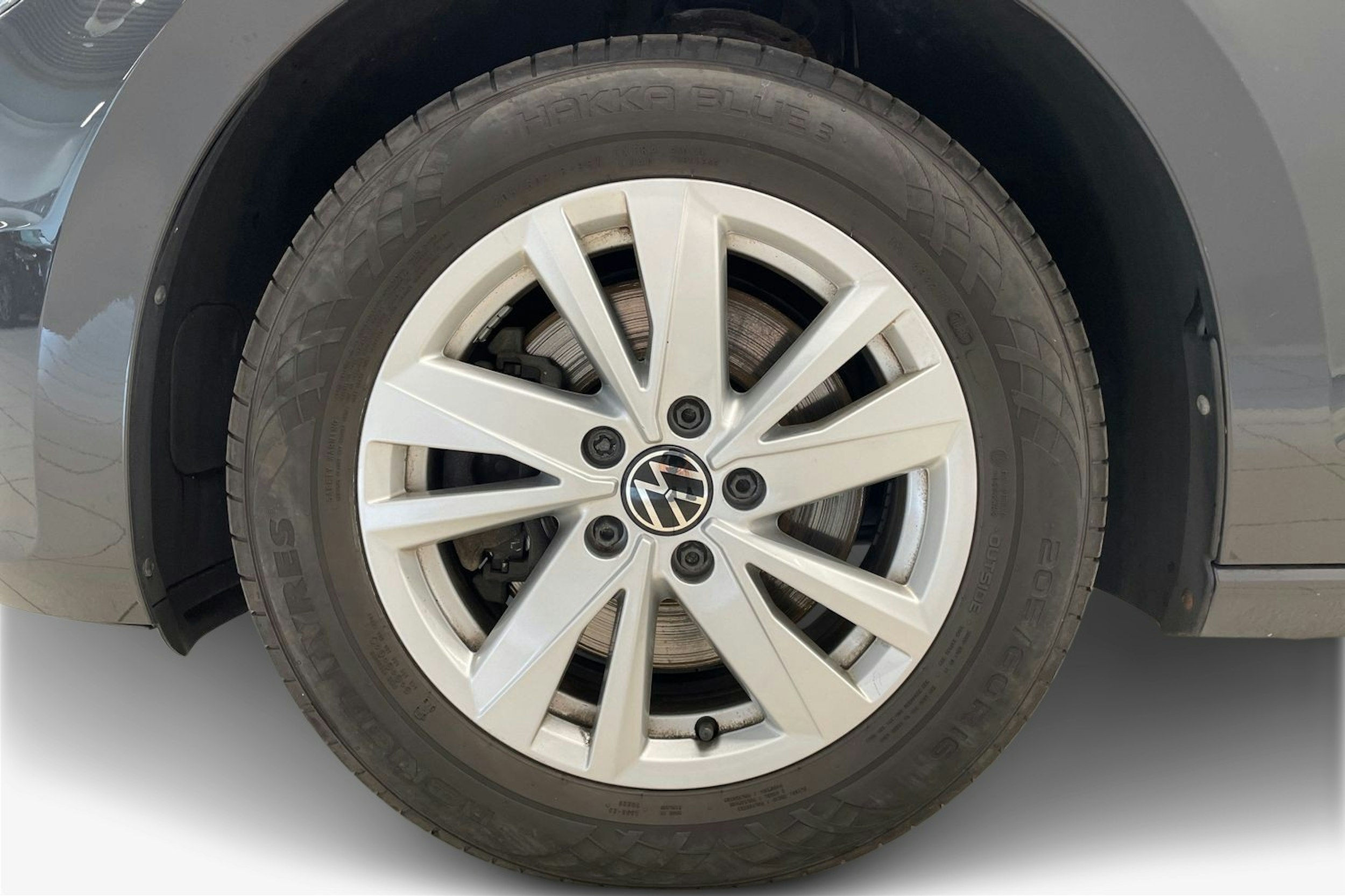 harmaa Volkswagen Touran 2022 kuva 11.
