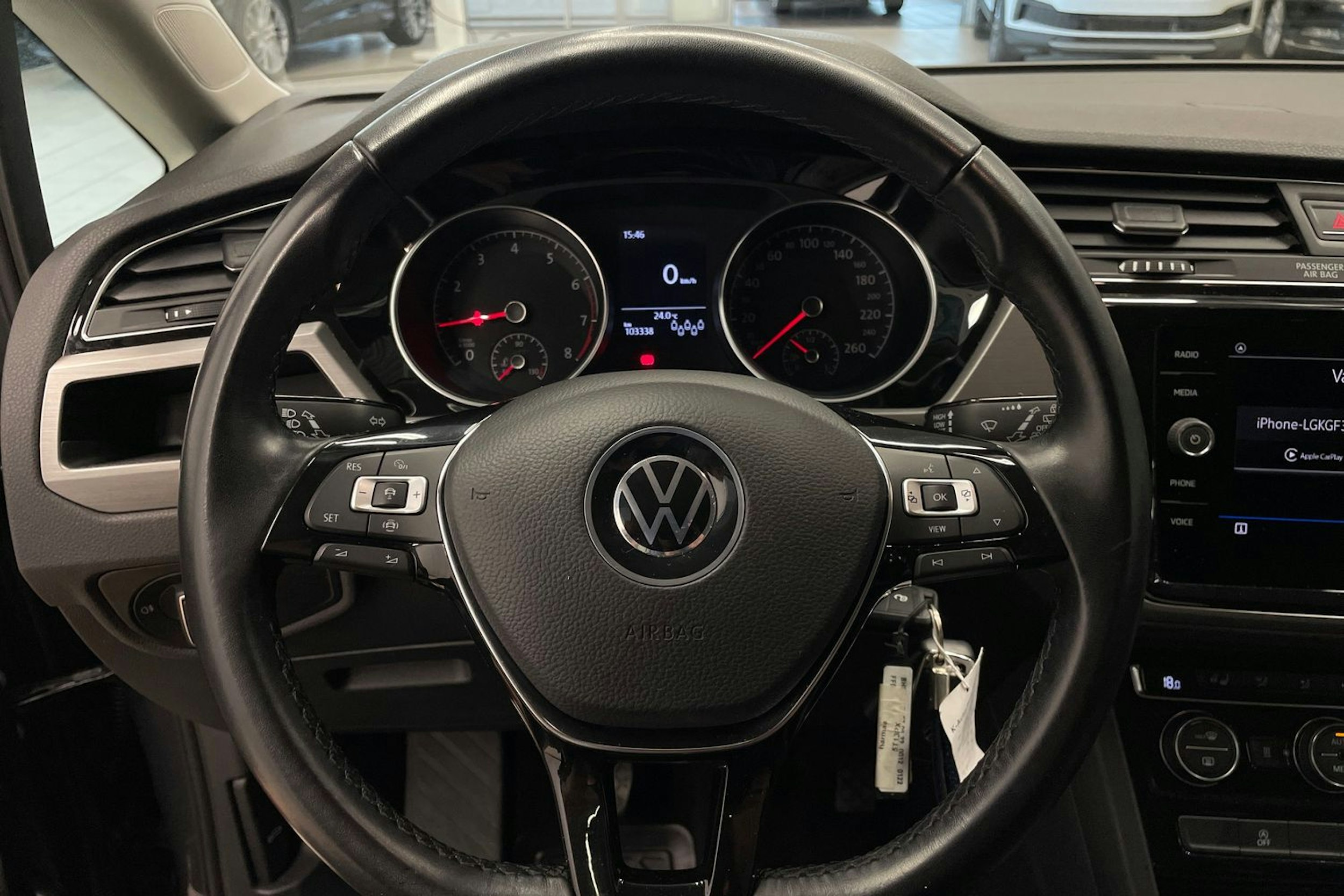 harmaa Volkswagen Touran 2022 kuva 15.