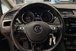 harmaa Volkswagen Touran 2022 kuva 15.