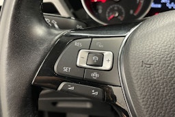 harmaa Volkswagen Touran 2022 kuva 16.