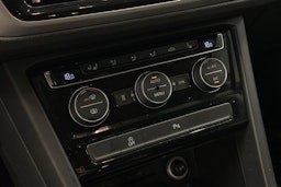 harmaa Volkswagen Touran 2022 kuva 19.