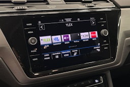 harmaa Volkswagen Touran 2022 kuva 20.