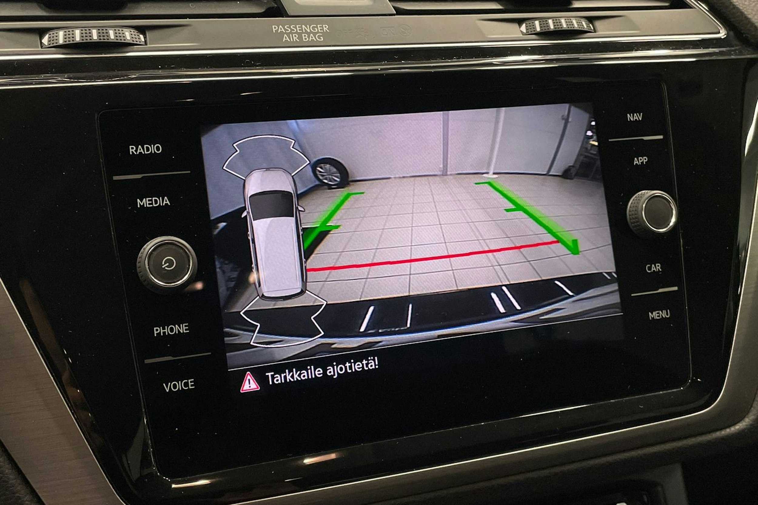 harmaa Volkswagen Touran 2022 kuva 21.