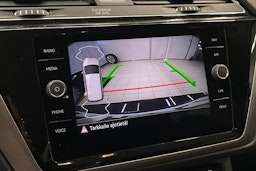 harmaa Volkswagen Touran 2022 kuva 21.