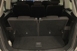 harmaa Volkswagen Touran 2022 kuva 22.