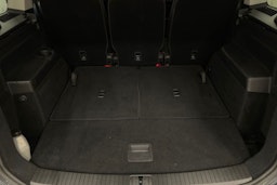harmaa Volkswagen Touran 2022 kuva 23.